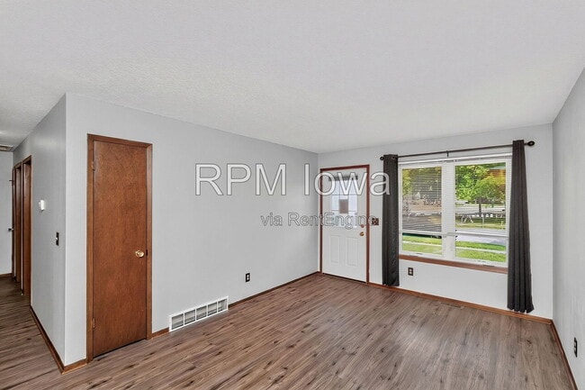 Building Photo - 1614 NW Applewood St