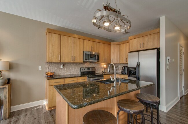 Building Photo - 760 Wedgewood Park