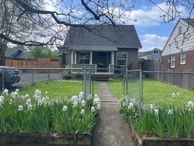Foto del edificio - Charming 3-Bedroom Home in Prime Vancouver Location – Pet Friendly with Fenced Yard!