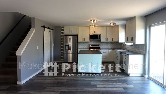 Building Photo - 535 NW Stendahl Ct