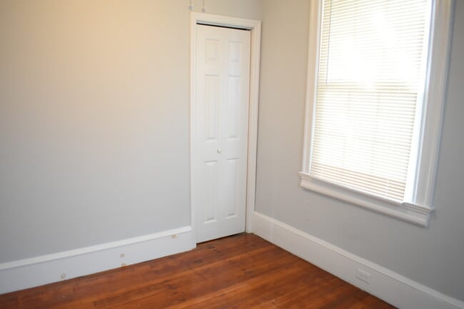 Photo - 1918 Pender Ave Apartments