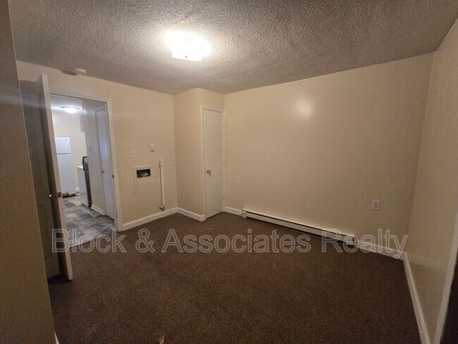 Foto del edificio - 213 Baker Rd