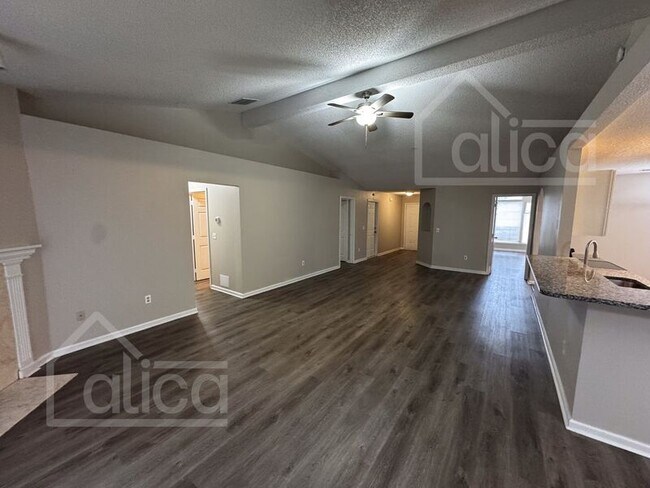 Foto del edificio - 7863 Spring Branch Dr S