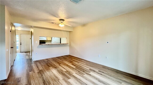 Foto del edificio - 13160 Kings Point Dr