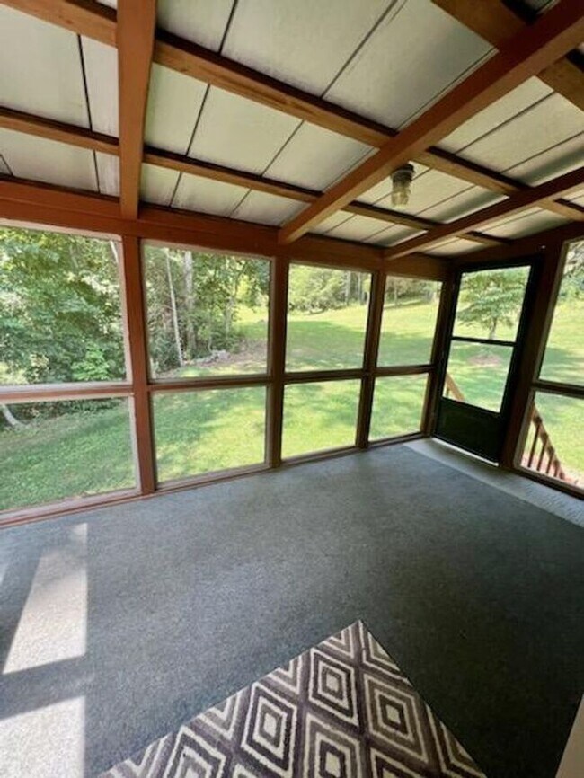Building Photo - East Asheville Rental