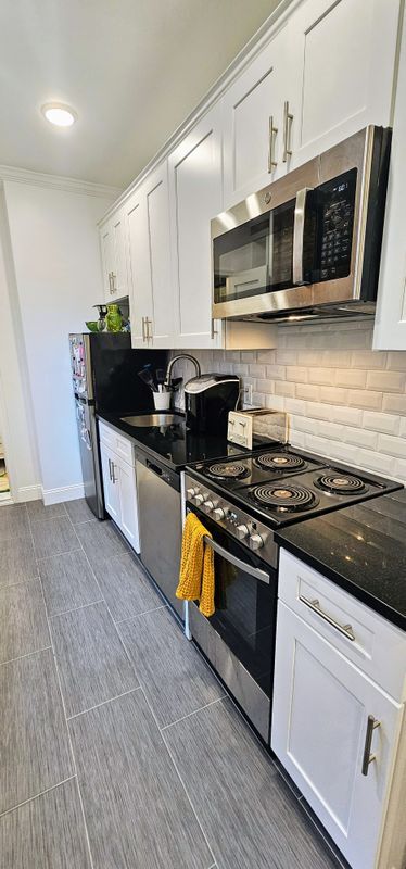 Foto del edificio - 317 E 83rd St