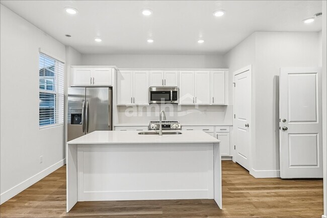 Foto del edificio - 7691 Castleton Ln