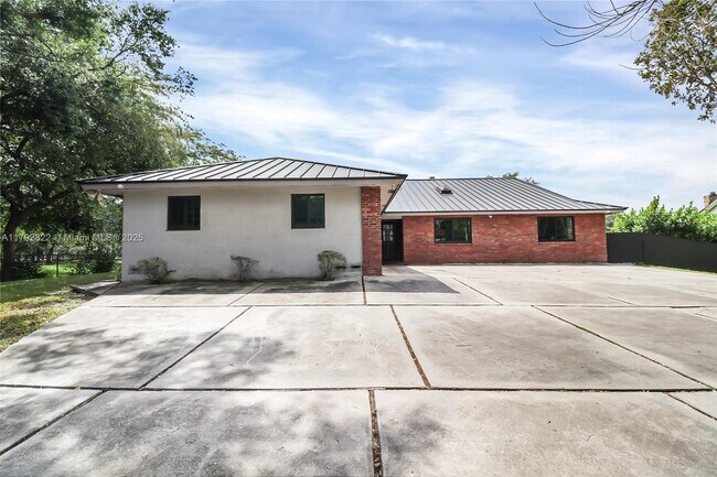 Foto del edificio - 9620 NW 26th Ct