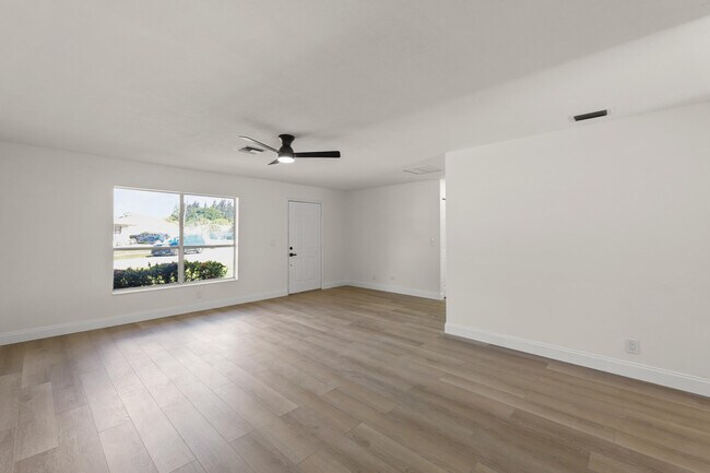 Foto del edificio - 7406 Willow Spring Cir N
