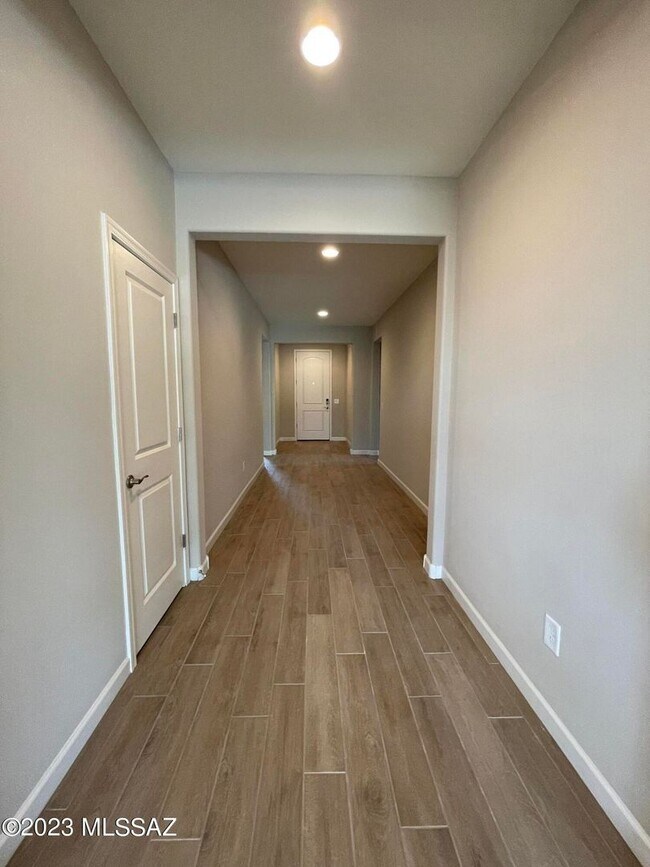 Building Photo - 4 Bed / 3 Bath Energy-efficient home! High...