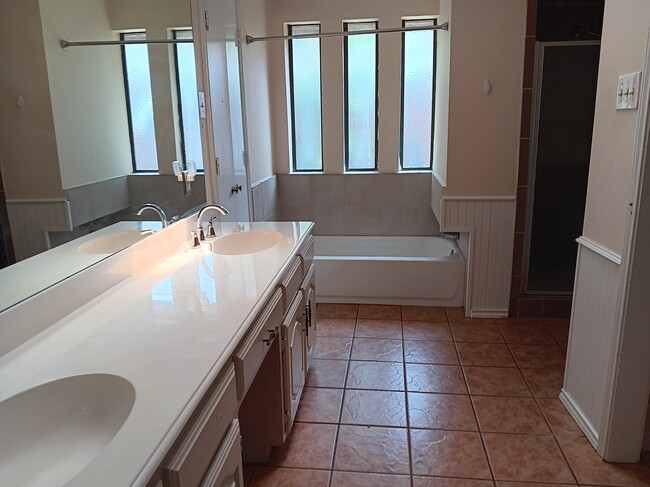 Building Photo - 3604 Sailmaker Ln