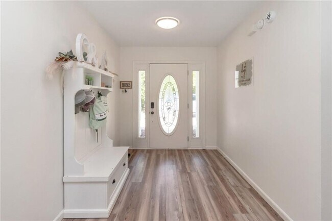 Building Photo - Beautifully Remodeled Home on Lake Forest ...