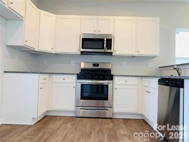 Foto del edificio - 202 Canina Ln