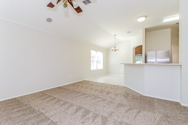 Foto del edificio - 5528 Spring Ridge Dr