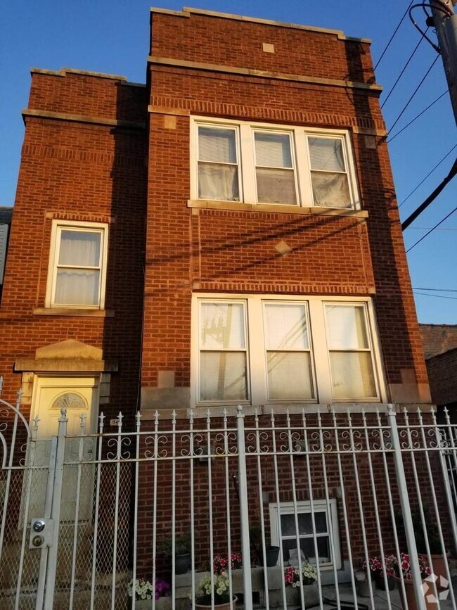 Building Photo - 1540 N Hamlin Ave