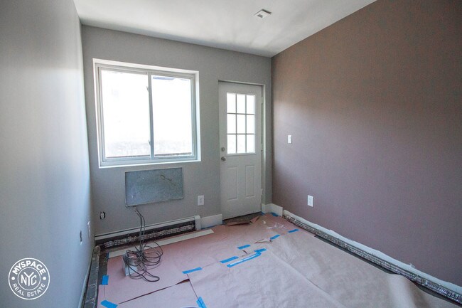 Building Photo - 96 Troy Ave