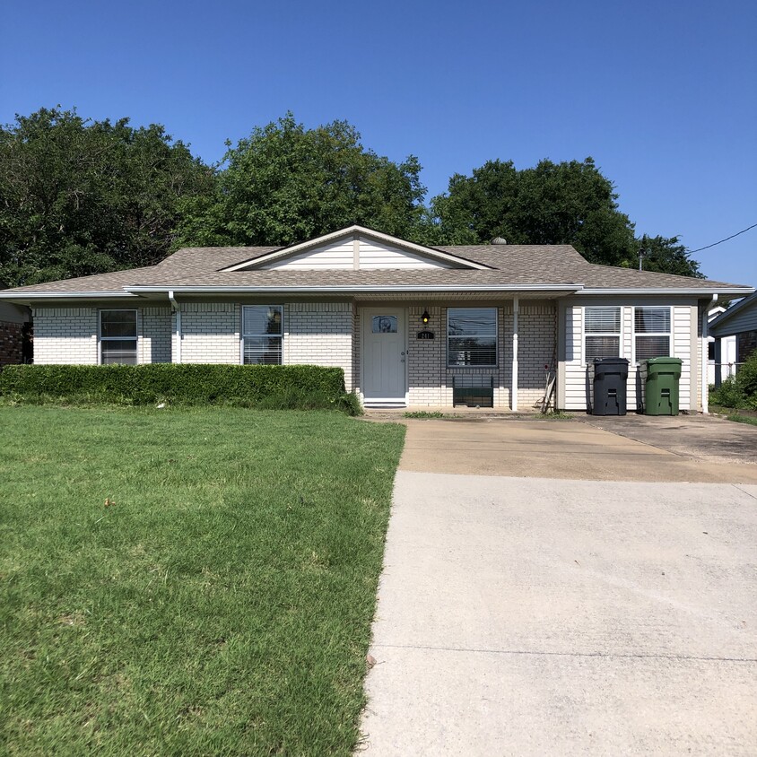 Primary Photo - 241 N Murphy Rd