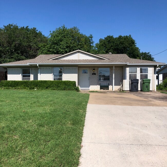 Photo - 241 N Murphy Rd House