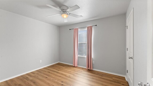 Building Photo - 936 S Splash Dr
