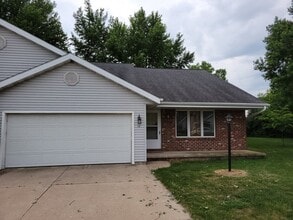 Building Photo - 13 Century Ct