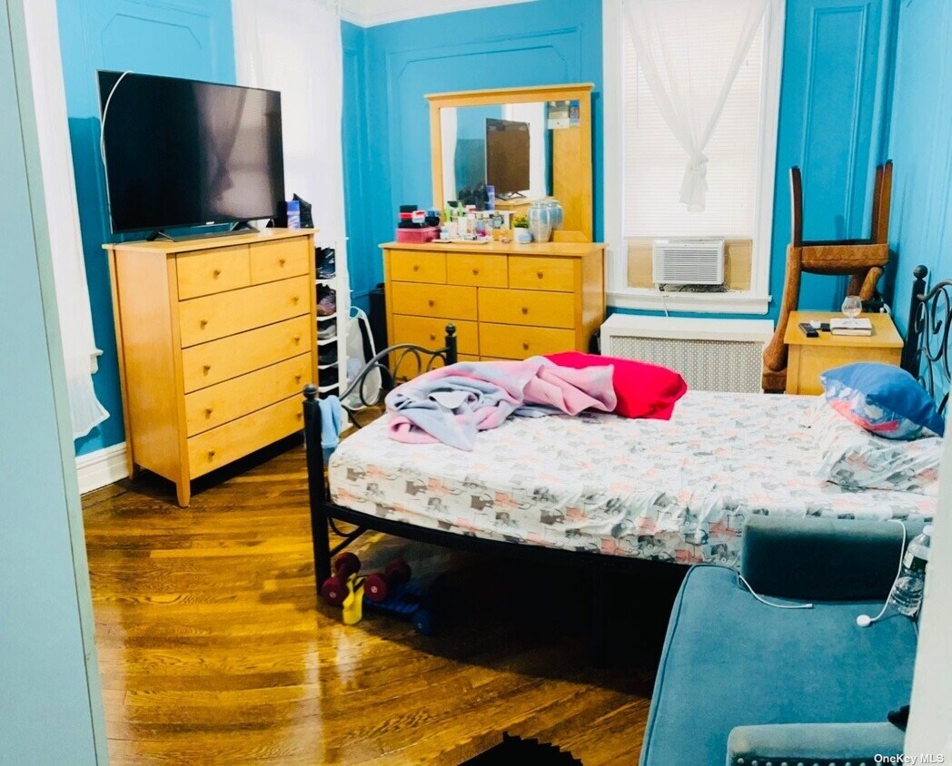 Primary Photo - 122 Pine St