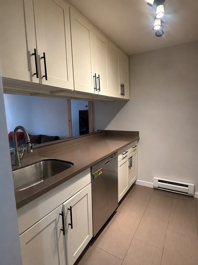 Foto del edificio - 6627 Lakeview Dr