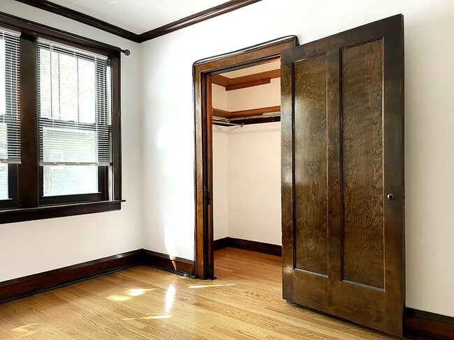 Walk In Closet - North Wolcott Ave