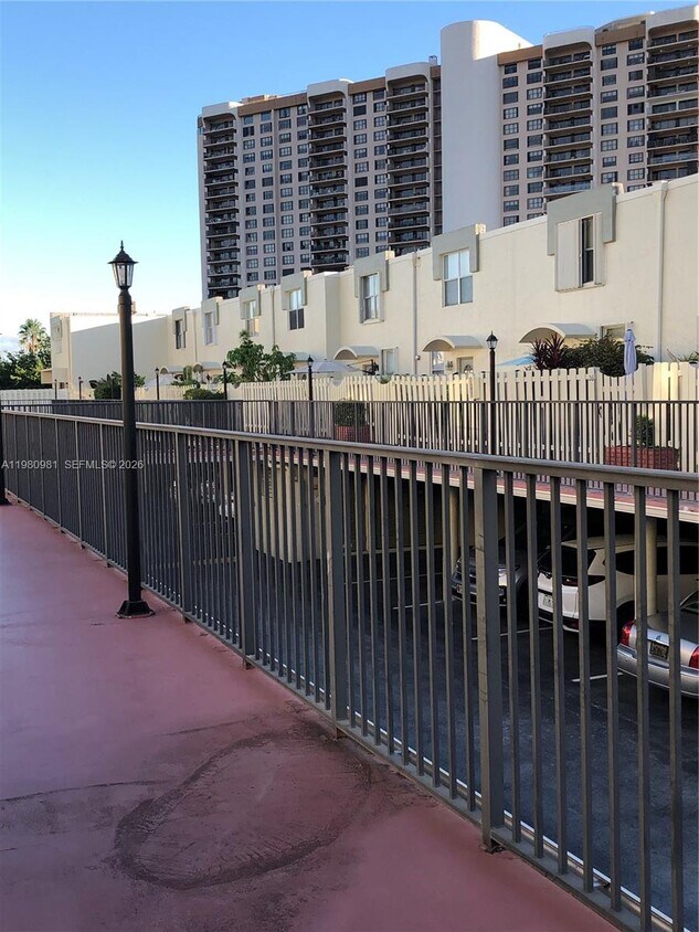 Foto del edificio - 1701 NE 115th St