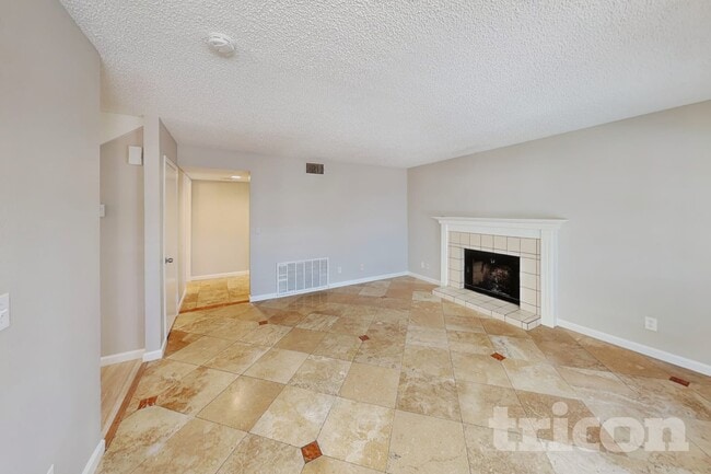 Building Photo - 3143 Regal Oak Dr