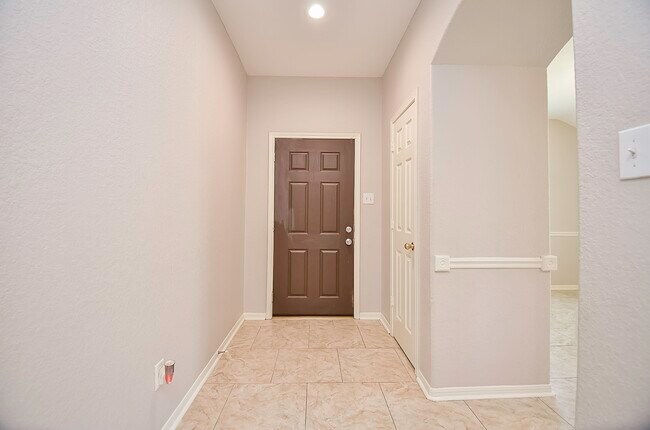 Building Photo - 14618 Rochelle Ct