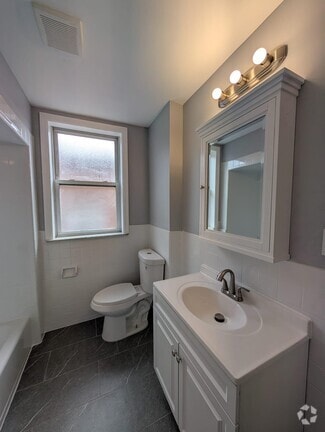 Building Photo - 506 N 13th St