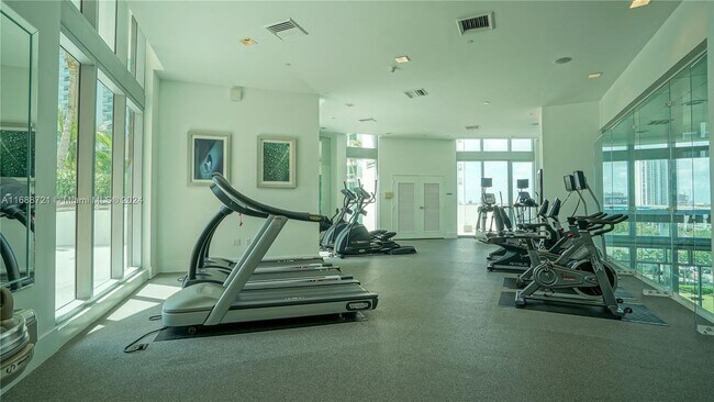 Foto del edificio - 350 S Miami Ave