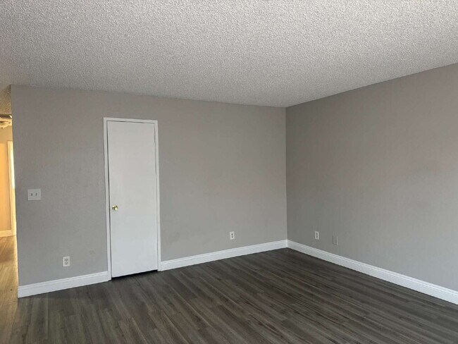 Foto del edificio - Spacious 2 Bed, 2 Bath Unit – Great Location!