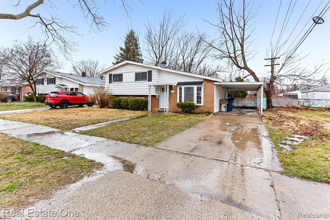 Building Photo - 30450 Avondale St