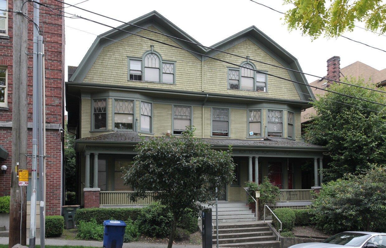 Primary Photo - Belboy Apartments