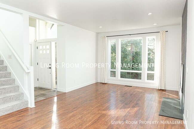 Building Photo - 4BR Beauty with Views in Sought-After Hayh...