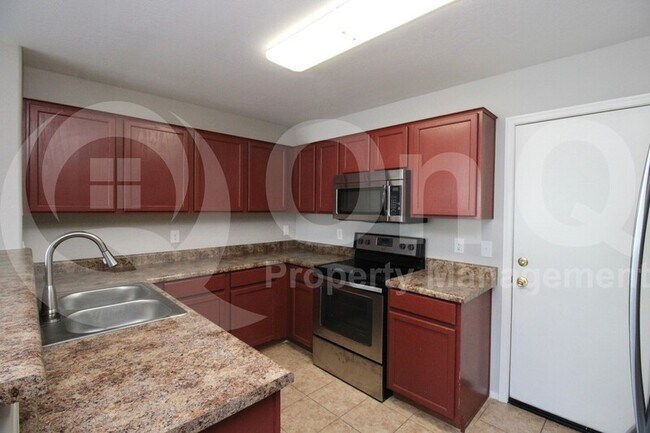 Foto del edificio - 16673 W Tasha Dr