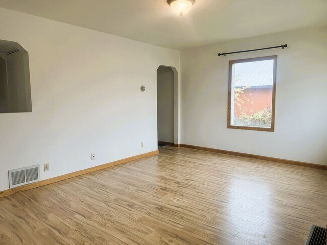 Building Photo - 8th Ave- 125/129 - KN