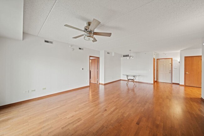 Foto del edificio - 601 W Rand Rd