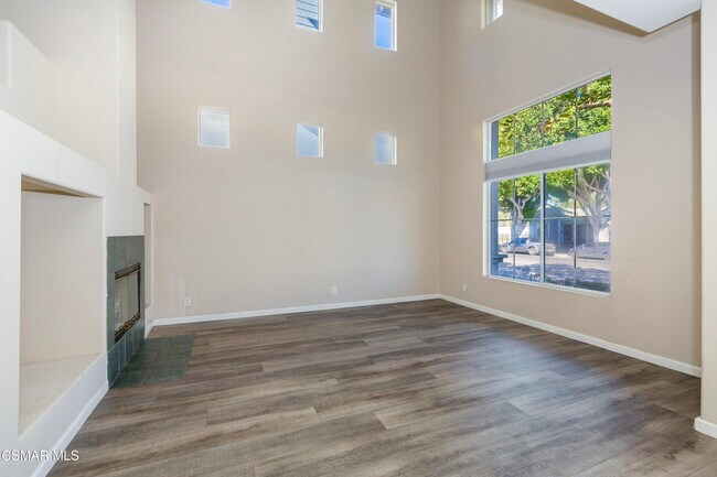 Foto del edificio - 214 Port Hueneme Rd