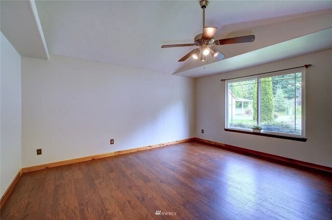 Building Photo - Spacious Single Level 3bd 2.75bath availab...