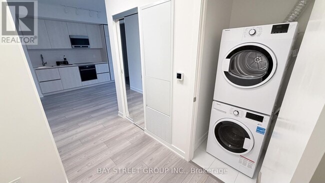 Photo du bâtiment - 120 Broadway Ave