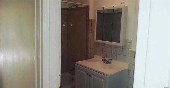 Foto del edificio - 87-28 143rd St