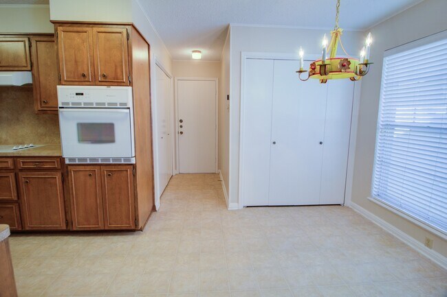 Building Photo - Windmill Hill Patio Home