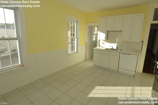 Foto del edificio - 2 br, 1 bath Triplex - 794 Boylston St # GC1