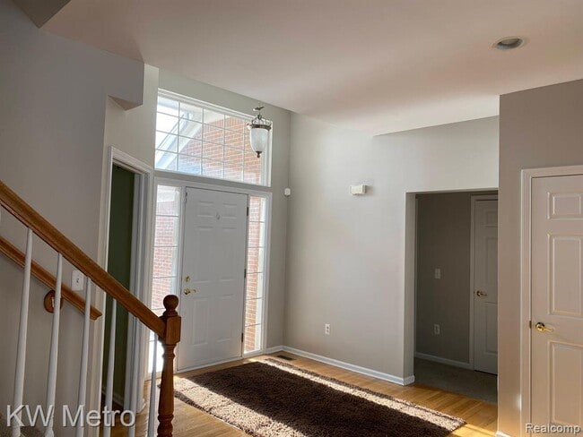 Building Photo - 16718 Carriage Way