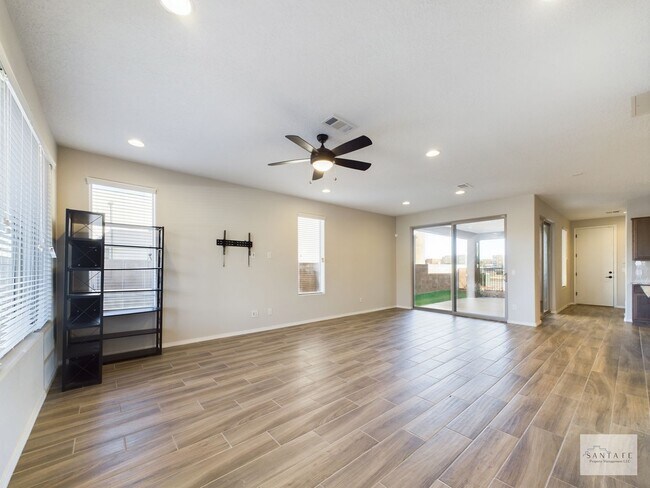 Foto del edificio - Pulte Townhouse Available Now!