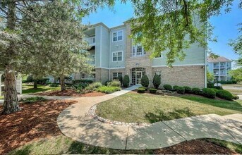 Building Photo - 1315 W Lake St