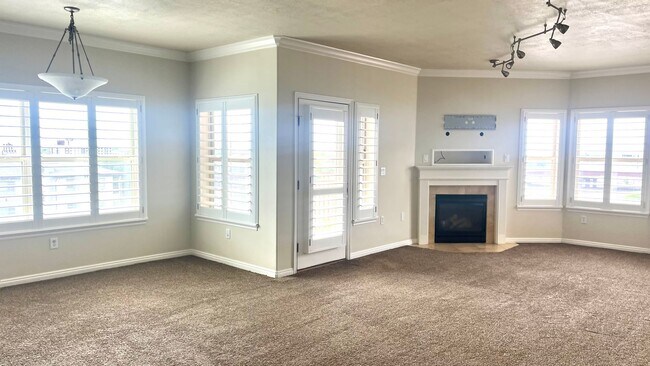 Building Photo - 2 Bedroom/2 Bathroom Condo in SLC
