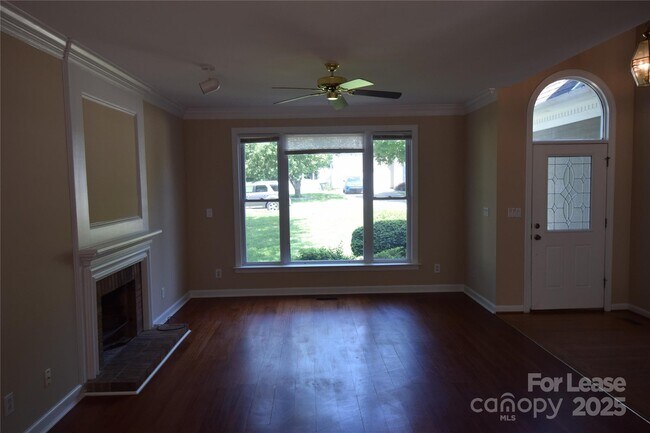 Foto del edificio - 9228 Old Barnette Pl
